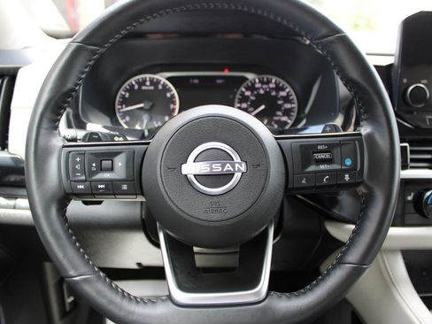 Used 2025 Nissan Pathfinder SL AWD/4WD image 19