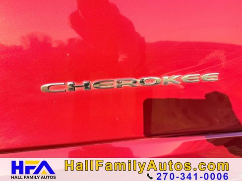 Used 2017 Jeep Cherokee Overland image 10