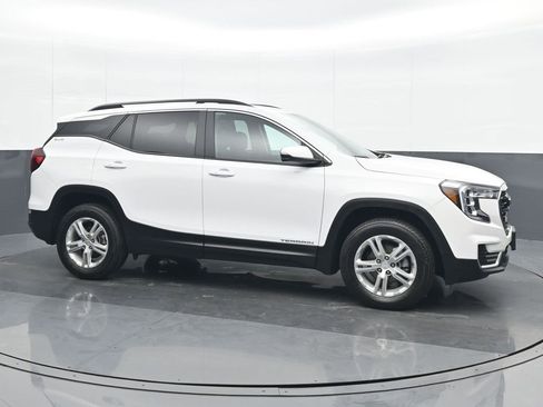 Used 2023 GMC Terrain SLE w/ Driver Convenience Package image 8