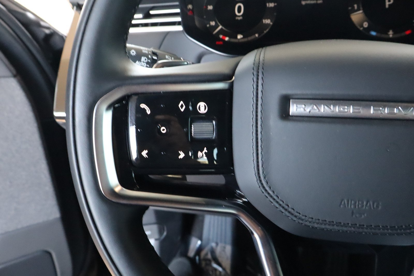 Used 2025 Land Rover Range Rover Sport SE AWD/4WD image 23