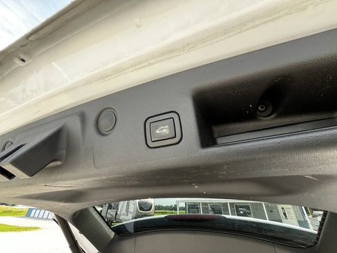Used 2021 Chevrolet Equinox LT FWD image 24