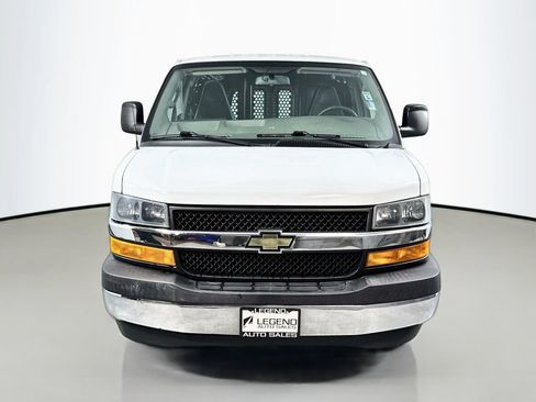 Used 2018 Chevrolet Express 2500 w/ Driver Convenience Package RWD image 2