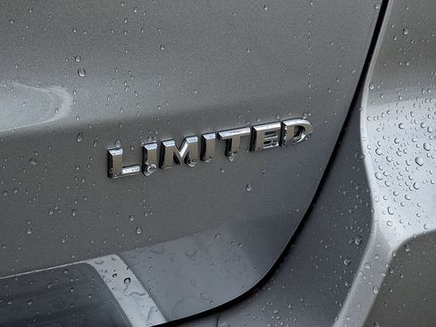 Used 2021 Jeep Grand Cherokee Limited AWD/4WD image 34