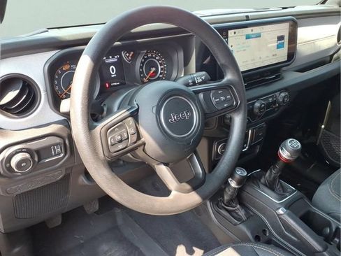 Used 2025 Jeep Wrangler Sport AWD/4WD image 4