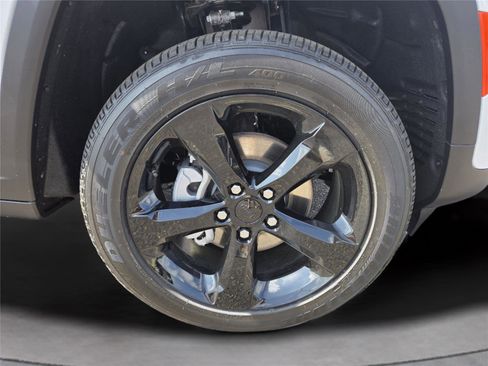 New 2025 Jeep Grand Cherokee Altitude image 36