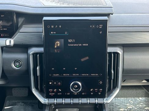 Used 2025 GMC Acadia Elevation image 19