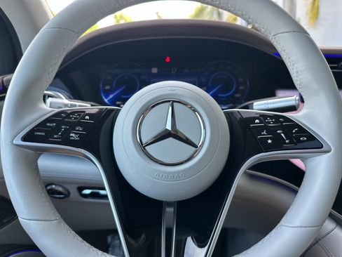 Used 2023 Mercedes-Benz EQS 580 4MATIC SUV image 26