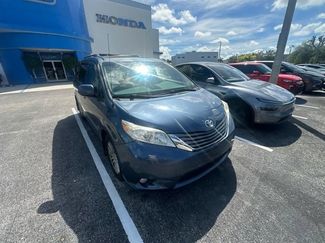 Used 2014 Toyota Sienna XLE FWD video 1