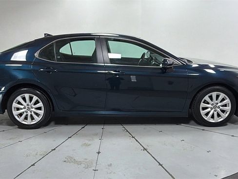 Used 2020 Toyota Camry LE image 6