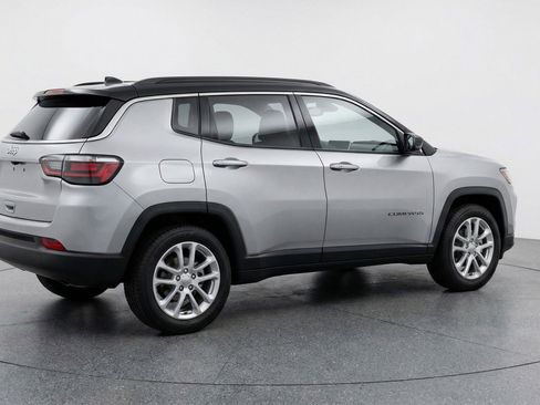 Used 2025 Jeep Compass Limited image 9