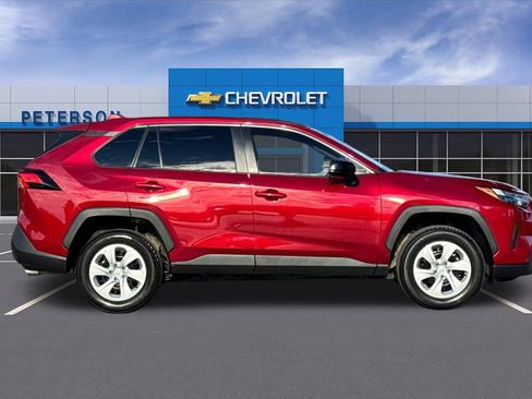 Used 2024 Toyota RAV4 LE AWD/4WD image 3