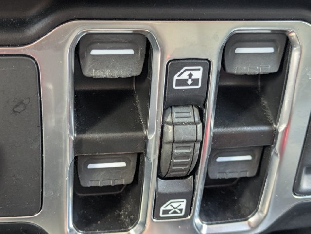Used 2024 Jeep Wrangler Unlimited Sahara AWD/4WD image 30