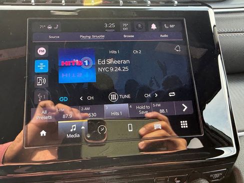 New 2025 Jeep Grand Cherokee Laredo X w/ Luxury Tech Group I image 18