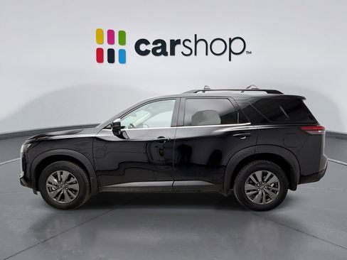 Used 2025 Nissan Pathfinder SV image 2