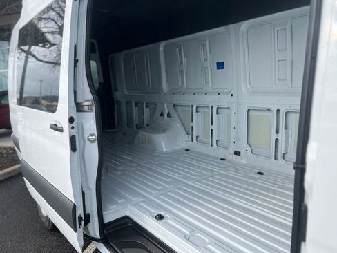 Used 2024 Mercedes-Benz Sprinter 3500 image 19
