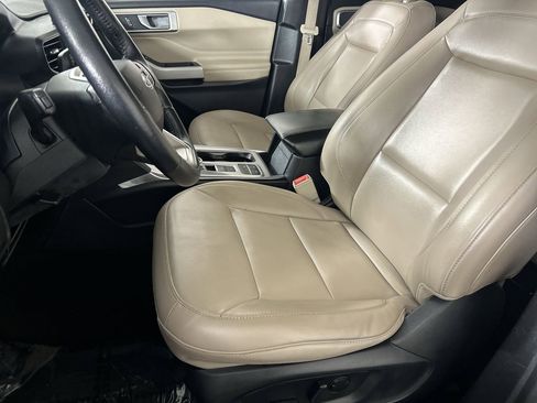 Used 2022 Ford Explorer XLT w/ Equipment Group 202A image 20