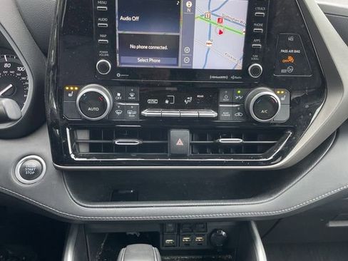 Used 2021 Toyota Highlander XLE image 11