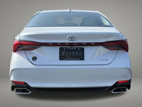 Used 2022 Toyota Avalon XLE w/ Moonroof Package image 4
