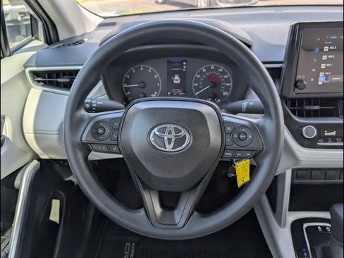 Used 2025 Toyota Corolla Cross L FWD image 12