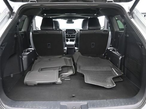 Used 2021 Toyota Highlander XSE FWD image 21