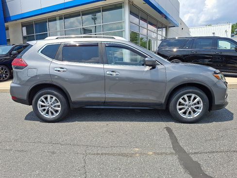 Used 2017 Nissan Rogue SV AWD/4WD image 8