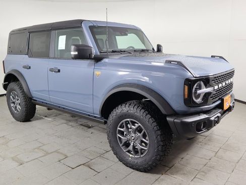 New 2025 Ford Bronco Badlands image 3