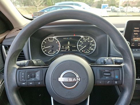 Certified 2022 Nissan Rogue SV image 18