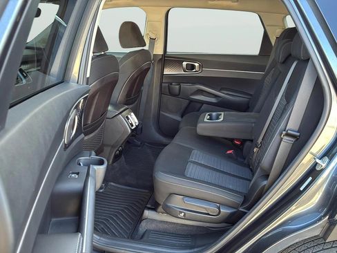 Used 2021 Kia Sorento LX image 20