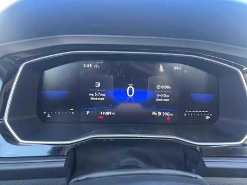 Used 2024 Volkswagen Jetta SE w/ Panoramic Sunroof Package image 9