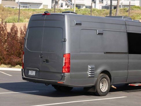 Used 2021 Mercedes-Benz Sprinter 4500 w/ Parking Package image 29