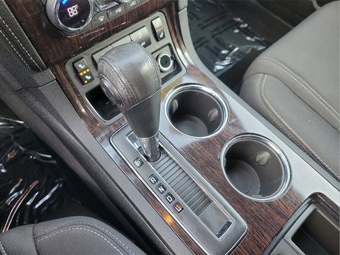 Used 2016 Chevrolet Traverse LT image 13