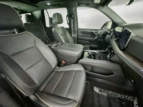 Used 2025 Chevrolet Tahoe Premier AWD/4WD image 31