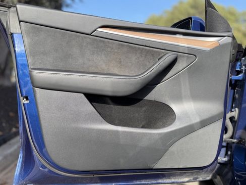 Used 2022 Tesla Model Y Performance image 27