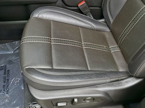 Used 2025 Chevrolet Tahoe High Country AWD/4WD image 21