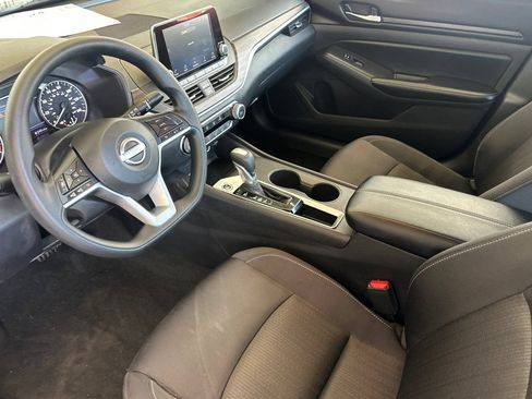 Used 2025 Nissan Altima 2.5 SV FWD image 10