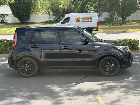 Used 2016 Kia Soul FWD image 3