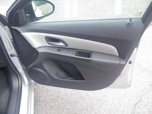 Used 2015 Chevrolet Cruze LS FWD image 36