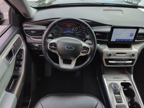 Used 2022 Ford Explorer XLT w/ Equipment Group 202A RWD image 16
