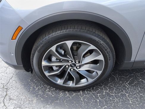 Used 2023 Lincoln Nautilus Reserve w/ Equipment Group 201A FWD image 10