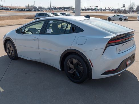 New 2026 Toyota Prius LE image 17