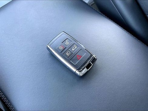 Used 2024 Land Rover Range Rover Long Wheelbase SE image 39