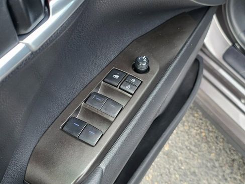 Used 2024 Toyota Camry SE image 21