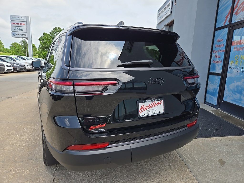 New 2026 Jeep Grand Cherokee L Limited w/ Limited Altitude Package AWD/4WD image 8