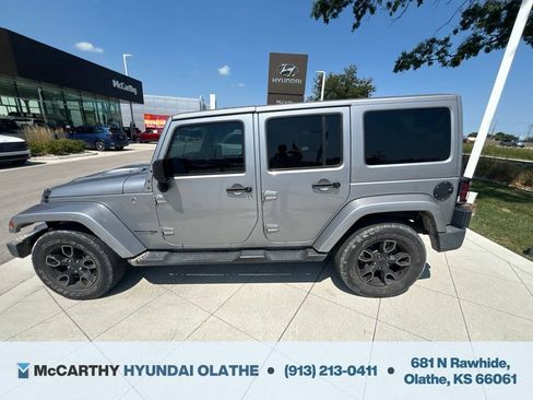 Used 2018 Jeep Wrangler Unlimited Sahara AWD/4WD image 4