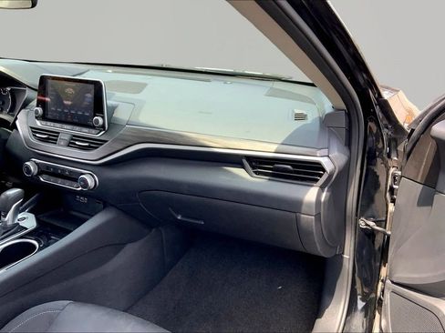 Used 2024 Nissan Altima 2.5 SV FWD image 18