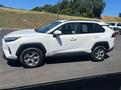 Used 2025 Toyota RAV4 XLE FWD image 7