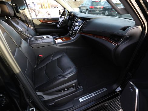 Used 2015 Cadillac Escalade Premium image 10
