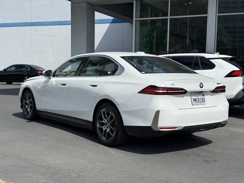 Used 2024 BMW i5 eDrive40i w/ Premium Package RWD image 9