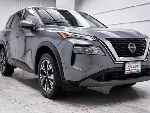 Used 2023 Nissan Rogue SV image 4