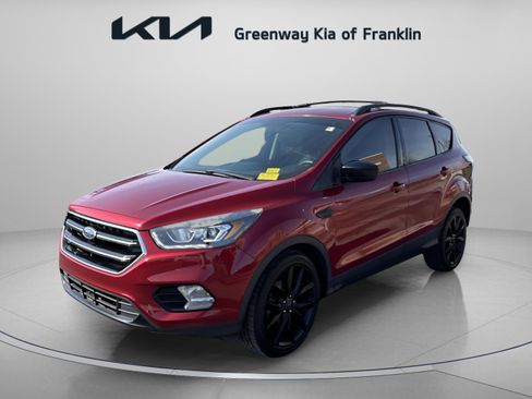 Used 2017 Ford Escape SE w/ Equipment Group 201A image 3